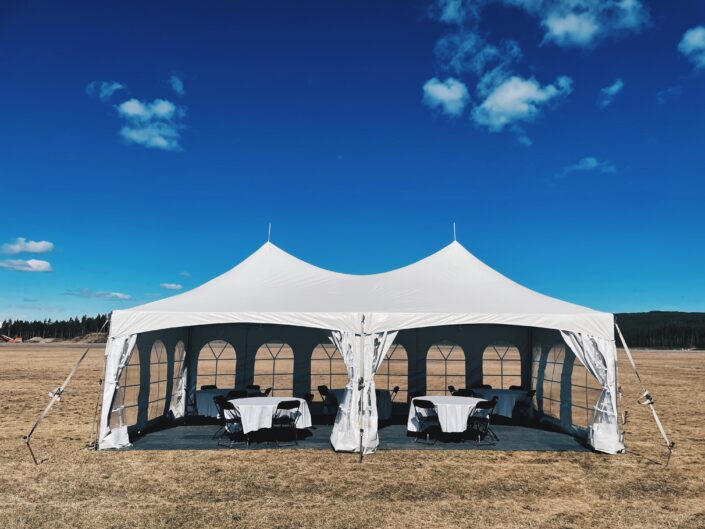 6x9 Topptelt med gulv og runde bord